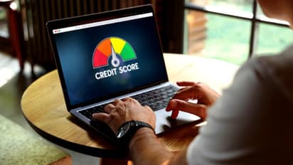 ক্রেডিট স্কোর নিজেরা কতবার চেক করবেন? লোন নেওয়ার আগে জেনে নিন বিশদে