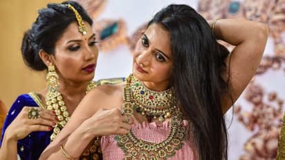 പൊന്നിന് തീവില; എല്ലാ റെക്കോർഡുകളും തകർത്ത് സ്വർണവില കുതിക്കുന്നു