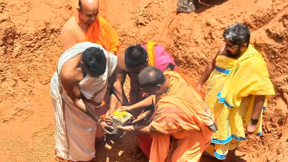 ಉತ್ತರ ಕನ್ನಡ: ಸೂಪರ್ ಸ್ಪೆಷಾಲಿಟಿ ಆಸ್ಪತ್ರೆಗೆ ಬಂಗಾರಮಕ್ಕಿ ವೀರಾಂಜನೇಯ ಸಂಸ್ಥಾನದಿಂದ ಅಡಿಗಲ್ಲು