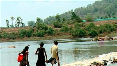 ನದಿ ತೀರದಲ್ಲೇ ಅವಳಿಗಳಿಗೆ ಜನ್ಮ ನೀಡಿದ ತಾಯಿ... ಒಂದು ಮಗು ಸಾವು