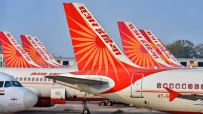 എൻജിൻ തകരാർ; മുഴുവൻ യാത്രക്കാരെയും തിരിച്ചിറക്കി, കരിപ്പൂരിൽ നിന്ന് ഷാർജയിലേക്കുള്ള എയർ ഇന്ത്യ വിമാനം വൈകുന്നു