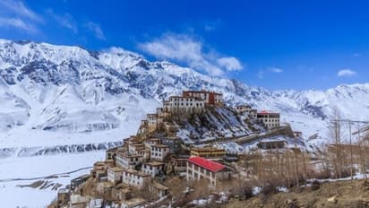 कपाट खुलने के बाद शुरू हुई चार धाम यात्रा- हेलीकॉप्टर से करें यात्रा- देखें क्या है बुकिंग टाइमिंग?