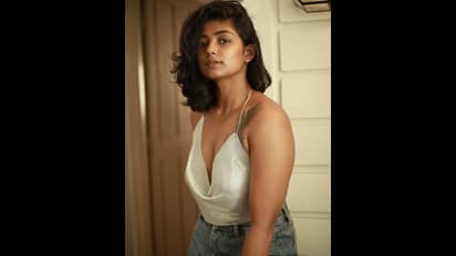 ಬ್ಯಾಕ್ ಲೆಸ್ ಡ್ರೆಸ್ ಧರಿಸಿ ಟೆಂಪ್ರೇಚರ್ ಹೆಚ್ಚಿಸಿದ ಭೂಮಿ ಶೆಟ್ಟಿ; ಕನ್ನಡದ ಉರ್ಫಿ ಜಾವೆದ್ ಅಂದ್ರು ಜನ!