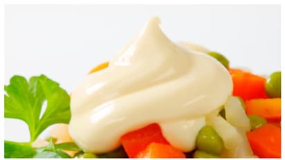 ജീവനെടുത്തത് മയോണൈസ്, അപകടകരമായ ബാക്ടീരിയ സാന്നിധ്യം; പ്രമുഖ ബ്രാന്ഡിന്റെ മയോണൈസ് വിപണിയിൽ നിന്ന് പിൻവലിച്ചു