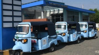 കാശില്ല കാർഡ് മാത്രം, ബാക്കി ചില്ലറയില്ല; ഓട്ടോ കാശും പ്രശ്നങ്ങളും ഏറെ, കൊച്ചിയിലെ ഈ ഓട്ടോകളിൽ ഇനി കളി വേറെ