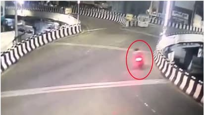 എന്‍എഡി മേല്‍പ്പാലത്തിന്റെ സുരക്ഷാ ഭിത്തിയില്‍ ഇടിച്ച് മറിഞ്ഞ് ബൈക്ക്; രണ്ട് മരണം