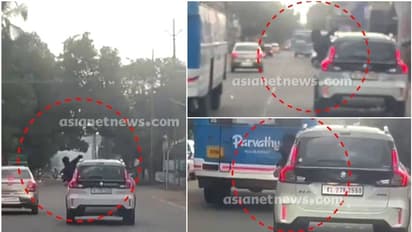 കായംകുളത്ത് വീണ്ടും റോഡില് അഭ്യാസപ്രകടനം; ഡോര് വിൻഡോയില് ഇരുന്ന് തല പുറത്തേക്കിട്ട് യാത്ര