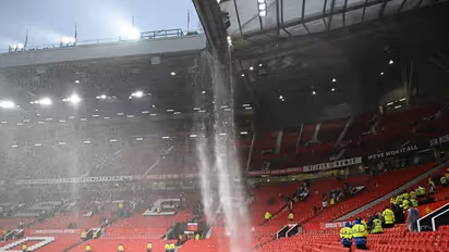 'Old Trafford is falling down': Arsenal fans mock Man United after rainfall disrupts iconic stadium (WATCH)