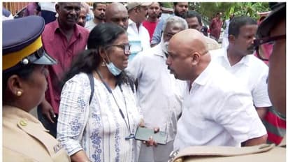 പ്ലാവ് കരിഞ്ഞതില്‍ വിവാദം; ഷാജിമോൻ ജോർജ്ജിന്റെ സ്ഥാപനത്തിന് മുന്നിലെ പരിസ്ഥിതി പ്രവര്‍ത്തകരുടെ സമരം, സംഘർഷം 