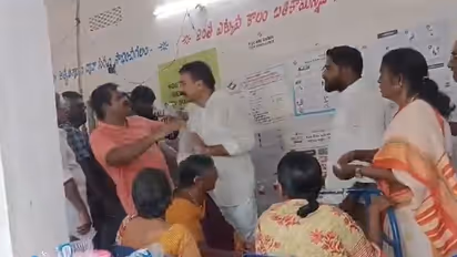 ಮತದಾರನ ಕೆನ್ನೆಗೆ ಬಾರಿಸಿದ ಶಾಸಕ: ತಿರುಗಿಸಿ ಕೊಟ್ಟ ವೋಟರ್ ಮೇಲೆ ಮುಗಿಬಿದ್ದ YSR ಶಾಸಕನ ಬೆಂಬಲಿಗರು
