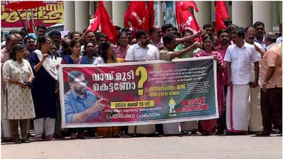 കളക്ടറെ വിമർശിച്ചതിന് ജോയിന്റ് കൗൺസിൽ നേതാവിന് കാരണം കാണിക്കൽ നോട്ടീസ്; പ്രതിഷേധവുമായി സംഘടന