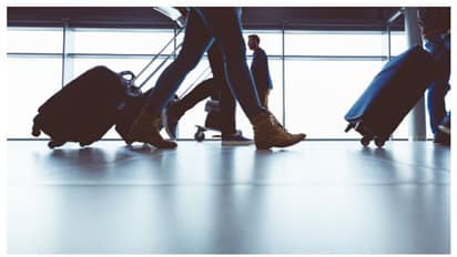 ജീവനക്കാർക്ക് കോളടിച്ചു! 20 ആഴ്ചത്തെ ശമ്പളത്തിന് തുല്യമായ ബോണസ്, റെക്കോർഡ് ലാഭം ആഘോഷിച്ച് എമിറേറ്റ്‌സ്  