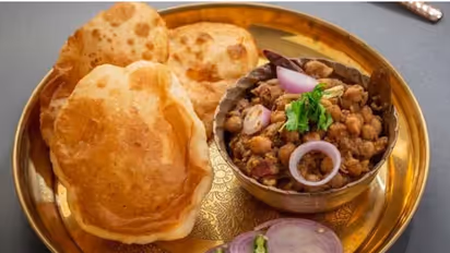 Best Chole-Bhature Spots in Delhi for Foodies