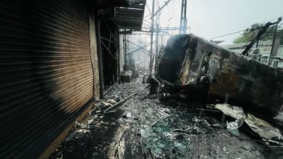 കോഴിക്കോട്ട് ഒറ്റ രാത്രിയില്‍ രണ്ട് തീപിടിത്തങ്ങള്‍; ചിത്രങ്ങള്‍ കാണാം