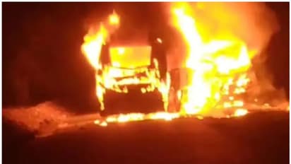 ടിപ്പർ ലോറിയും ബസ്സും കൂട്ടിയിടിച്ച് ബസിന് തീപിടിച്ചു; ആറ് പേർക്ക് ദാരുണാന്ത്യം, 20 പേർക്ക് പരിക്ക്