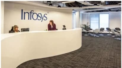 ഇമെയിൽ ലഭിച്ചത് 240 ജീവനക്കാർക്ക്,  എല്ലാവ‍ർക്കും താത്കാലികാശ്വാസം നൽകും; ഇൻഫോസിസിൽ കൂട്ടപ്പിരിച്ചുവിടൽ