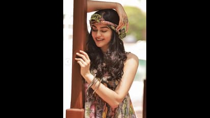 ಅಯ್ಯಯ್ಯಬ್ಬಾ..! ಹಲ್ಲಿಯನ್ನು ಹಿಡಿದು ಮುದ್ದಾಡಿದ ನಟಿ ಅದಾ ಶರ್ಮಾ