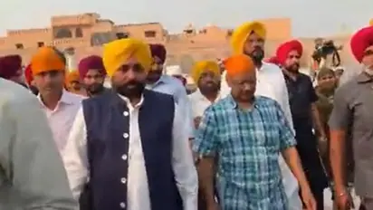 Amid Swati Maliwal row, Delhi CM Arvind Kejriwal offers prayers at Amritsar's Golden Temple (WATCH)