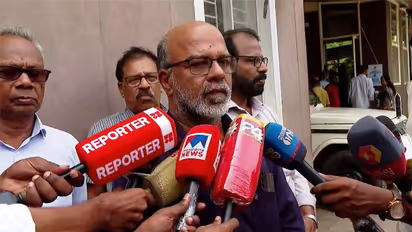 സ്ത്രീവിരുദ്ധ പരാമര്ശം: രാഷ്ട്രീയമായി ശരിയായിരുന്നില്ല, നിയമപരമായി തെറ്റല്ലെന്ന് ആർഎംപി നേതാവ് ഹരിഹരന്