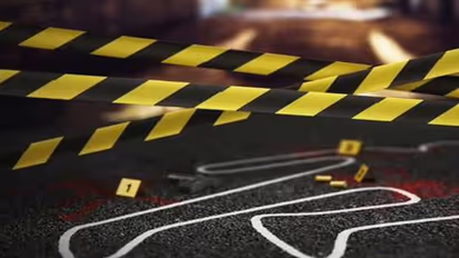 சிவகங்கையில் முன்விரோதம் காரணமாக வீடு புகுந்து ஒருவர் வெட்டி படுகொலை; போலீசார் விசாரணை