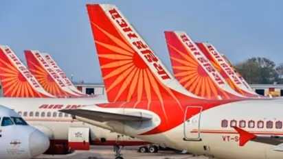 എയർ ഇന്ത്യ വിമാനത്തിന്റെ എഞ്ചിനില് തീ; യാത്രക്കാർക്ക് നാട്ടിലെത്താൻ പകരം സംവിധാനം, ബോർഡിംഗ് പാസ് നൽകി