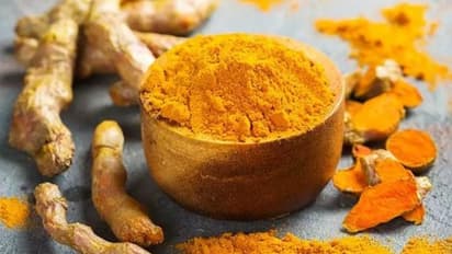 Garlic to Turmeric: 5 Superfoods for natural liver detoxification 