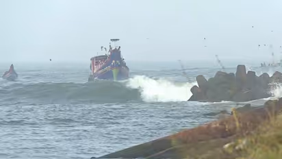 കാലാവസ്ഥ മോശം ; ഇനിയൊരു അറിയിപ്പുണ്ടാകും വരെ കേരള തീരത്ത് മത്സ്യബന്ധനത്തിന് വിലക്ക്