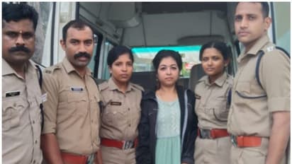 പിഎസ്സി ഇന്റർവ്യൂവിനിറങ്ങിയ യുവതി അപകടത്തിൽപ്പെട്ടു, രക്ഷകരായി ഫയർ ഫോഴ്സ്