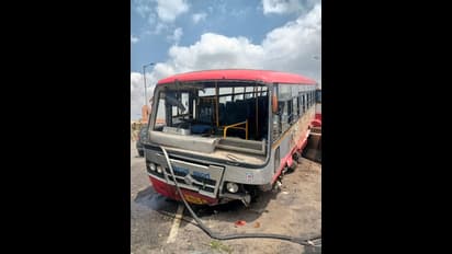  ನೆಲಮಂಗಲ  ಬಳಿ ಕೆಎಸ್‌ಆರ್‌ಟಿಸಿ ಬಸ್ ಭೀಕರ ಅಪಘಾತ, ನುಜ್ಜುಗುಜ್ಜಾದ ಬಸ್‌!