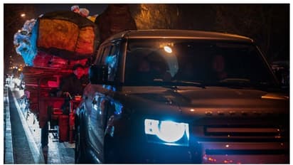 500 കിലോമീറ്റര് ദൂരെയുള്ള കാമുകിയെ കാണണം; വാടക വീട് ഉപേക്ഷിച്ച് കാറിലേക്ക് താമസം മാറ്റി യുവാവ്