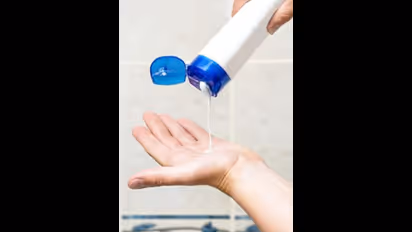 మీ రెగ్యులర్ షాంపూలో ఈ మూడు కలపండి.. ఒత్తైన జుట్టు ఇక మీదే..!