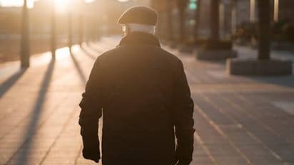 പെൻഷൻ ആനുകൂല്യം മുടങ്ങരുത്, അച്ഛന്റെ മൃതദേഹം വർഷങ്ങളോളം വീട്ടില് ഒളിപ്പിച്ചുവച്ച് സ്ത്രീ