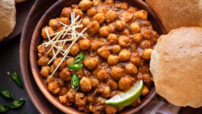 From Butter Chicken to Palak Paneer: Top 5 Indian Curries Ruling the Culinary World 