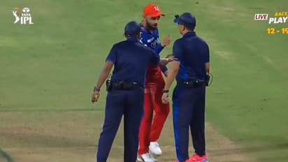 'ഇങ്ങനെ ഇടപെടാന് അയാൾ ക്യാപ്റ്റനല്ല', ചെന്നൈക്കെതിരായ മത്സരത്തില് കോലിയുടെ ഇടപെടലിനെതിരെ മാത്യു ഹെയ്ഡന്