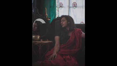 ಸೆರಗು ಜಾರಿ ಬಿಟ್ಟು ಮಾದಕ ನೋಟ ಬೀರಿದ ಸ್ಯಾಂಡಲ್ ವುಡ್ ಬ್ಯೂಟಿ ಶ್ರುತಿ ಹರಿಹರನ್ 