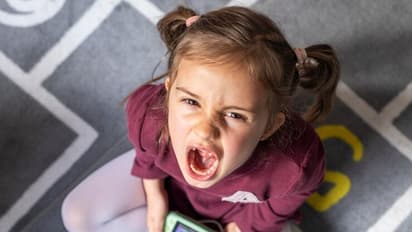 அதிகமா அடம்பிடிக்கும் குழந்தைகளை ஈஸியா சமாளிக்க உதவும் ட்ரிக்ஸ்!