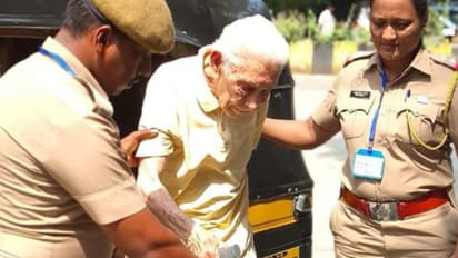 Internet Applauds 101-Year-Old Ex-Army Officer for Voting in Mumbai [WATCH]