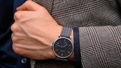 Watch : நாம ஏன் இடது கையில் வாட்ச் காட்டுறோம்? இதுக்கு ஏதும் அறிவியல் காரணம் இருக்கா? தெரிஞ்சுக்கலாம் வாங்க!