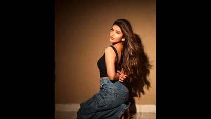 ಸರಿಯಾಗಿ ನಿಂತ್ಕೊಳ್ಳಮ್ಮ; ಶ್ರೀಲೀಲಾ ಪೋಸ್‌ ನೋಡಿ ನೆಟ್ಟಿಗರು ಗರಂ