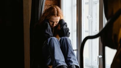 எதிர்மறை எண்ணங்களை எப்படி அகற்றுவது? பாசிட்டிவாக இருப்பதற்கான டிப்ஸ்!