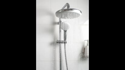 உங்க பாத்ரூம் ஷவரை 'இப்படி' சுத்தம் பண்ணுங்க; சும்மா தக தகனு மின்னும்!