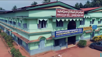 കരുവാരക്കുണ്ട് സ്കൂളിലെ ഒരു കോടിയോളം രൂപയുടെ ക്രമക്കേട്: നടപടിക്കെതിരെ സമസ്ത, മുഖ്യമന്ത്രിയെ കണ്ടു