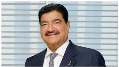 12,400 കോടി രൂപയുടെ കമ്പനി വെറും 74 രൂപയ്ക്ക് വിറ്റ ഇന്ത്യക്കാരനെ അറിയാമോ ?