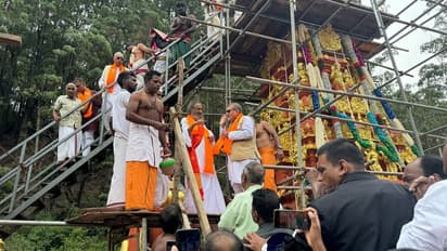 ಅಶೋಕ ವಾಟಿಕಾ ಸ್ಥಳದಲ್ಲಿರುವ ಸೀತಾಮಾತೆಯ ದೇಗುಲಕ್ಕೆ ಕುಂಭಾಭಿಷೇಕ ನೆರವೇರಿಸಿದ ಶ್ರೀ ರವಿಶಂಕರ ಗುರೂಜಿ!