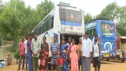 ಡಾಕ್ಯುಮೆಂಟ್ಸ್ ಸರಿ ಇಲ್ಲದ ಕಾರಣ ಗದಗನಲ್ಲಿ ಆಂಧ್ರದ ಖಾಸಗಿ ಬಸ್ ಸೀಜ್: ಪ್ರವಾಸಿಗರ ಪರದಾಟ!