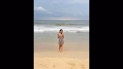 ಕಡಲ ತೀರದಲ್ಲಿ ರಾಮಾಚಾರಿಯ ಬೆಡಗಿ ಚಾರು; ಸ್ವಲ್ಪ ತೂಕ ಇಳಿಸಿ ಮೇಡಂ ಎಂದ ಫ್ಯಾನ್ಸ್! 