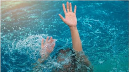 11കാരൻ നീന്തൽകുളത്തിൽ മുങ്ങി മരിച്ചു; പ്രതിഷേധവുമായി കുടുംബം, സംഭവം ദില്ലിയിലെ അലിപൂരിൽ