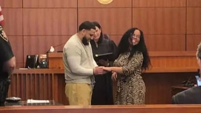 10 കൊല്ലത്തെ തടവിന് വിധിച്ചു, തൊട്ടുപിന്നാലെ കോടതിമുറിക്കുള്ളിൽ പ്രതിയുടെ വിവാഹം നടത്തി ജഡ്ജി