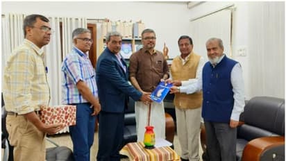 കേരളത്തിലെ തദ്ദേശ സ്വയം ഭരണ സ്ഥാപനങ്ങളെക്കുറിച്ച് പഠിക്കാൻ കര്ണാടക സംഘമെത്തി; മന്ത്രിയുമായി ചർച്ച നടത്തി