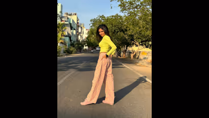 'ಹಾಗೆ ಸುಮ್ಮನೆ' ಹೊಸ ಲುಕ್‌ ಎಂದ ಸೋನು ಗೌಡ: ಏನಮ್ಮಾ ಸೀರೆನಾ ಪ್ಯಾಂಟ್ ಮಾಡ್ಕೋಂಡಿದ್ಯಾ ಅನ್ನೋದಾ!